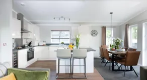 Daisy Lodge, 6 Roadford Lake Lodges - Image 2