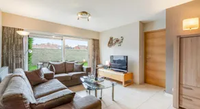Luxury apartment with garden close to the beach - Image 2
