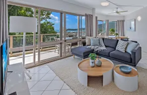 Gorgeous 2BR Apartment with Stunning Ocean Views - Image 2
