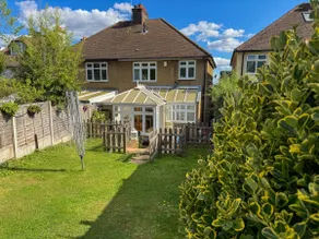 Double Driveway, Spacious Home, Near Castle & High St - Image 3