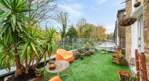 Charming 1-Bed Victorian Flat & Roof Terrace, Clapton - Image 3