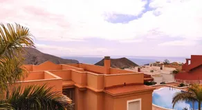 OceanBlue Modern king size 1 Bedroom Apartment with Seaview and Terrace - Image 3