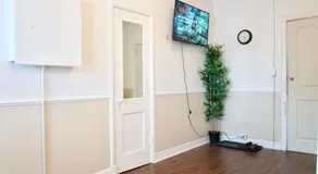 Cozy Studio Perfect for Business Travelers Downtown - Image 3