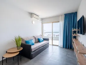 Chic Stay by the Beach - Image 4