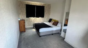 2 bedroom house - Image 2