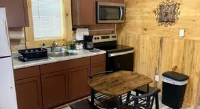 Quaint Cabin with Lofted Interior, Spa and BBQ in Indiana - Image 4