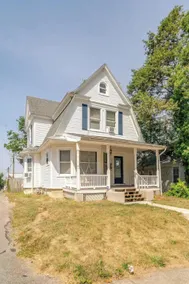 Victorian Home Sleeps 10 Fenced 4BR Full Kitchen Steps2 YCP - Image 3