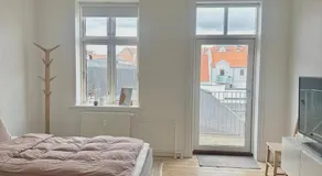 City center apartment w/ large private balcony - Image 2