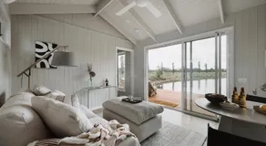 Mewburn Park Retreats - The Lakehouse - Image 2