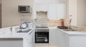 Beachcliffe Holiday Apartments - Image 5