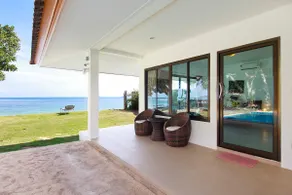 Gorgeous beachfront studio - Image 3
