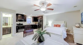 Southern Charm Studio - Image 2