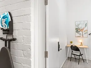 Cozy Room - Ideally Located at Kensington - Image 3