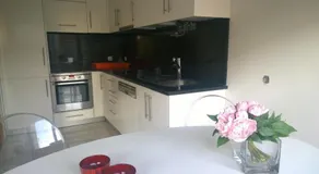 Marginal Luminous Beach Apartment - Image 3