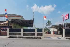 RedDoorz Syariah near Tugu Pandanwangi Cianjur - Image 3