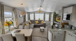 Lake View Holiday Home - Fishing Lakes, Heated Outdoor Swimming Pool 500yrds on Sister Park , Pool Open May to September - Image 2