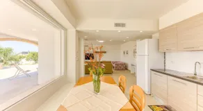 Appartement avec piscine, jardin et barbecue | Vue jardin - Image 3
