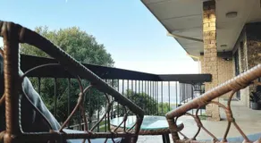 Seafoam Hideaway - Oceanfront Stay for 4 - Image 3