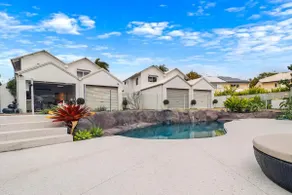 Gorgeous 3BR Noosa Property On The Water - Central Location With WIFI & Pool - Image 2