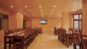 Hotel Satkar Residency - Riverside Old Manali - Image 3