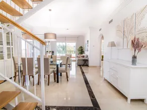 River Garden Spacious Penthouse - Image 2