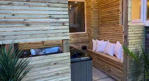 Sea Glass Cottage - Hotel style 3 bed optional hot tub - Image 4