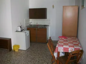 Sarris Studios & Apartments - Image 5