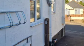 Chezzas Homestay TwinTripleDoublesKing Private Bathrooms Driveway Parking - Image 4