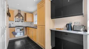 NEW! Stylish 2BR Retreat Presented by Clarendon Stays, Private Parking, North Leamington - Image 4