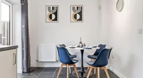 Ashford Home off M20 with 2x Private Parking - Long Stays - Image 4