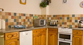 Nethercote Cottage, Kingsize bed, Seven Springs Cottages - Image 4
