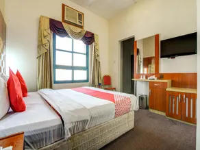 Parasol Hotel - Image 1