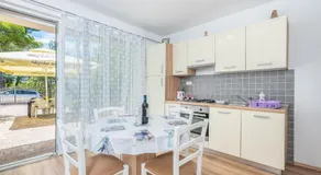Apartments Mioković - Image 2