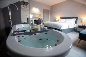 Amorist Hotel - Image 2