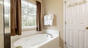 Aerie Oaks Cottage-5min to Lake, 20min to Columbia - Image 4