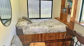 Bee Farm Off-Grid Tiny Home Stay - Image 2