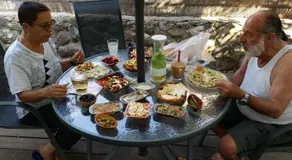 צימרים מעיין - מתחם נופש של 2 סוויטות מפנקות עם גינה - Image 1