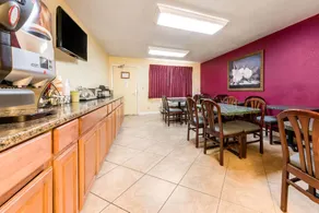 Econo Lodge Gilroy - Image 5