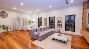 3BR Victorian Home Near CBD Heritage Meets Luxury - Image 2