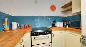 Modern 2BR Hub - Free Parking - Monthly 22 Percent Off - Image 2