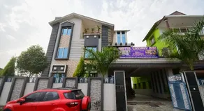 Hotel O Luxury Inn - Image 5