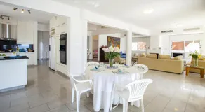 Meneou Beachfront Villa Sunset - Image 5