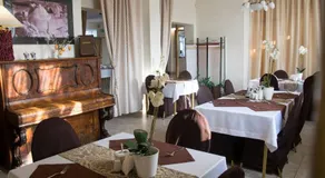 Pałacyk w Pakości Hotel - Image 2