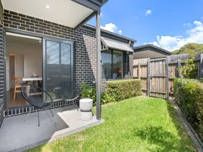 Bright 2-bed Glenroy Home With Courtyard - Image 4
