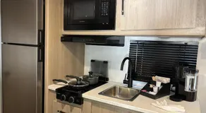 Cozy Private RV Near Universal Studios - Easy Check-in - Image 2
