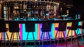 Surface Boutique Hotel Will Rogers Airport  Restaurant & Bar - Image 5
