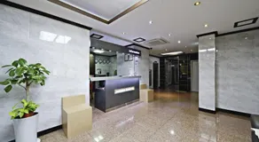 Modern Business Hotel - Image 5