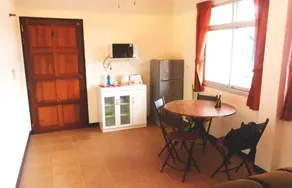 Merlin Plaza Apartments - Image 5