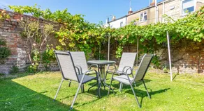 Cheltenham-2 Bedroom Home-Sleeps 6-Parking-Work or Leisure - Image 4