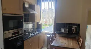 London Luxury 2 Bedroom Flat 5min walk from Overground, with FREE WIFI, FREE PARKING-Sleeps x6 - Image 4